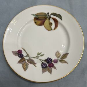 Royal Worcester Evesham fine porcelain plate 6 3/4”